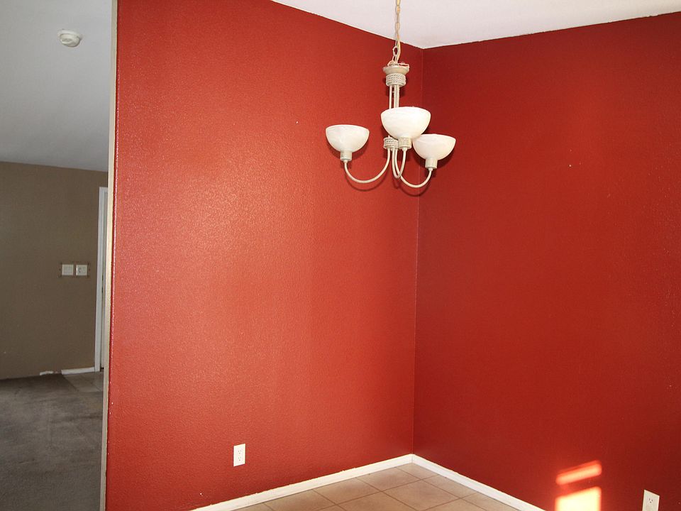 1st image of 923 E Vuelta Suave