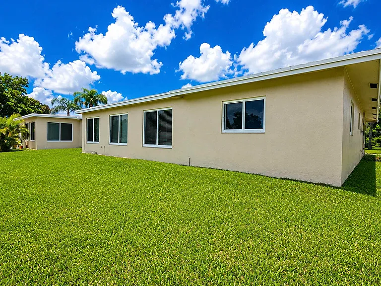 7180 NW 10th Ct — Photo 24