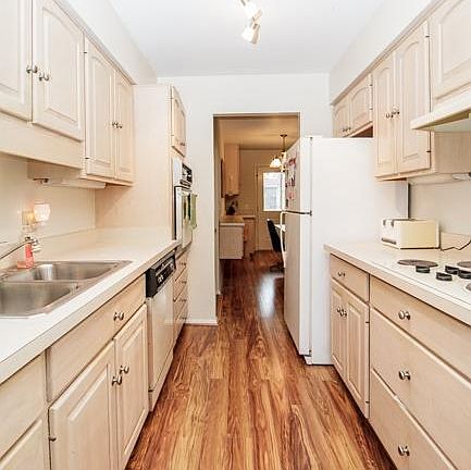 4th image of 5723 Shadow Oaks Pl