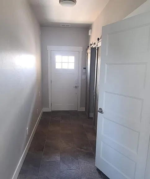 423 Brealyn Ct #B — Photo 2