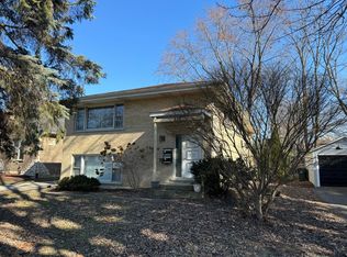 828 N Sleight St, Naperville, IL 60563