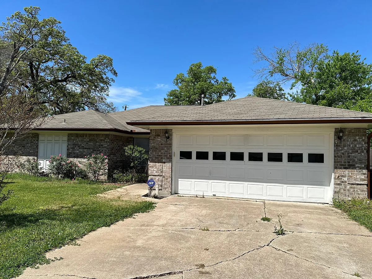 Building Photo - 1201 Van Horn Dr