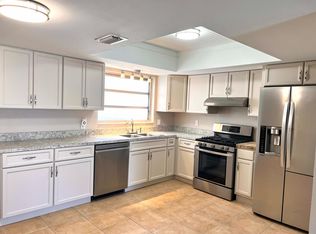 4208 Worcester Rd #B, Sarasota, FL 34231