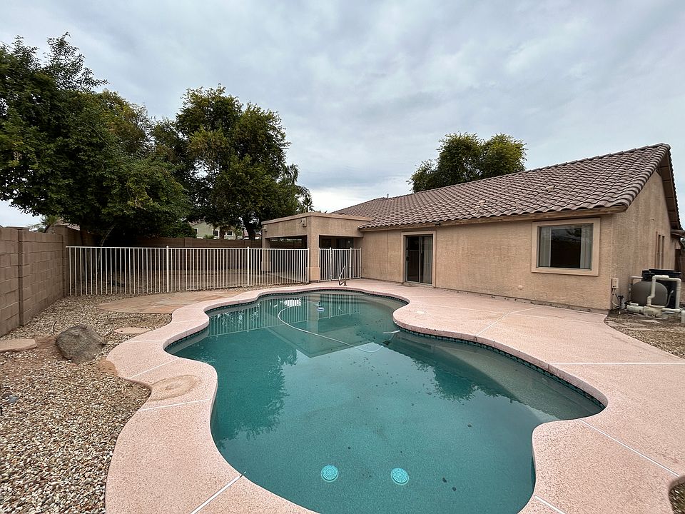 1st image of 3132 S Chatsworth Cir