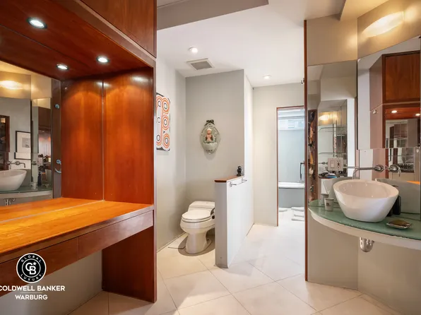 115 East 61st Street image 8 of 11