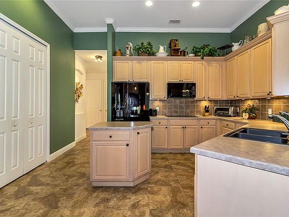 4th image of 3828 Golden Feather Way
