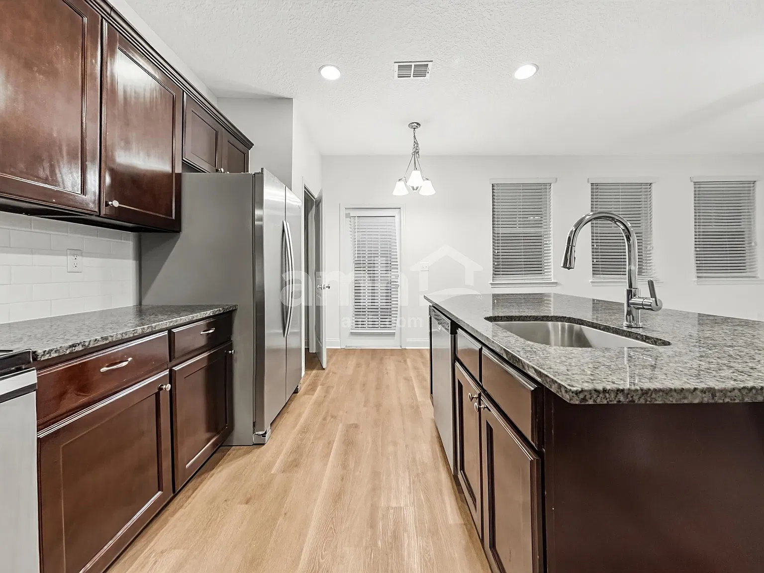 5 bed, 3.0 bath, 2365 sqft, $2,515 — Photo 3