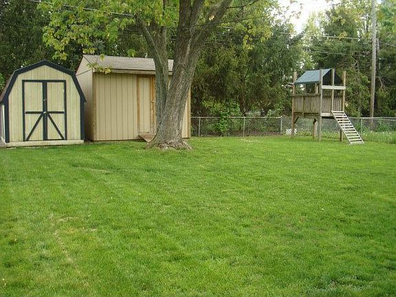 4th image of 718 Bradwell Dr