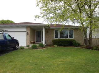 2040 Cherokee Dr, West Chicago, IL