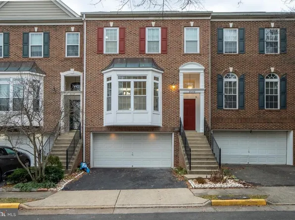 8648 Royal Worcester Ln, Fairfax, VA 22031