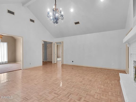4th image of 301 Heatheroak Ave