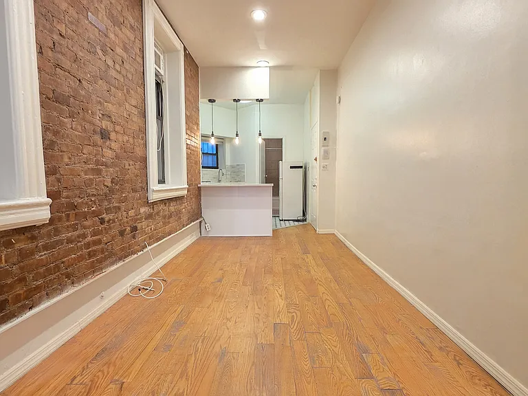 312 E 9th St #4 — Photo 4