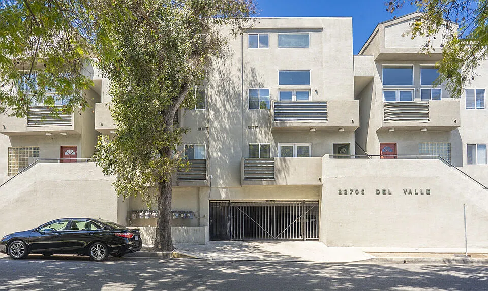 22705 Del Valle St #6