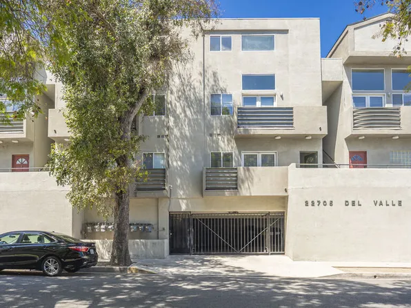 22705 Del Valle St, Woodland Hills, CA 91364