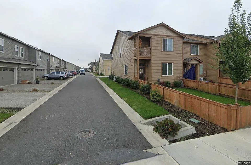 4 bed, 2.5 bath, 1646 sqft, $2,495 — Photo 3