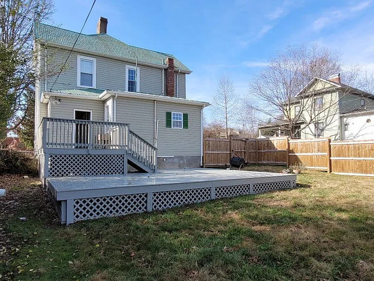 606 Hillcrest Dr — Photo 2