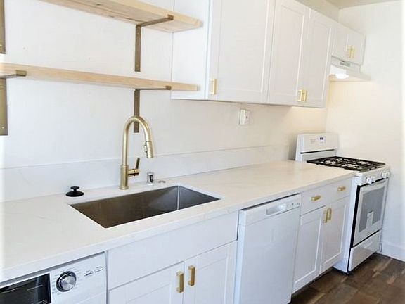 2nd image of 285 1/2 Cerritos Ave #287
