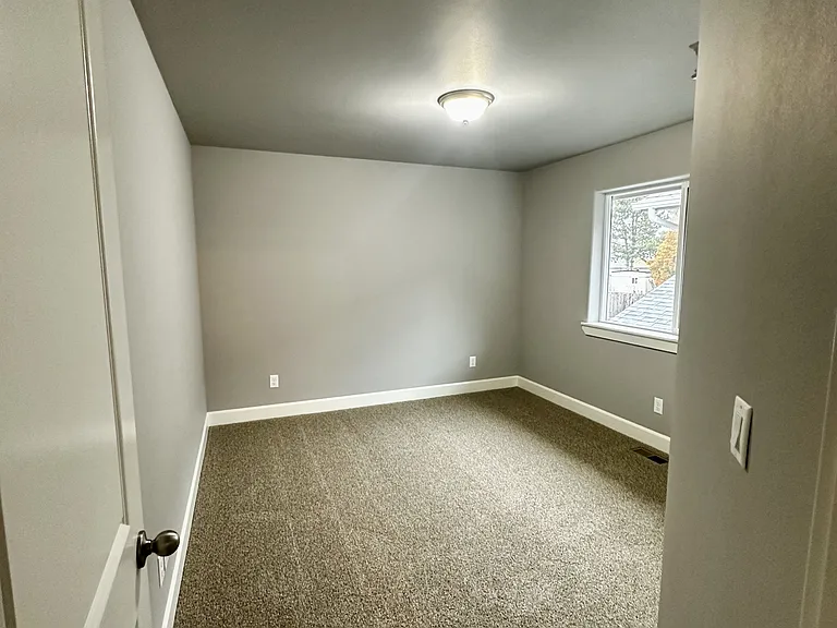 3760 Peter Ln NE — Photo 6