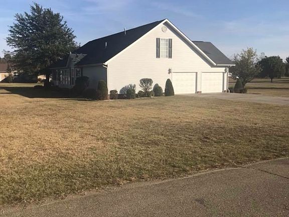 4th image of 831 E Hobgood Ave