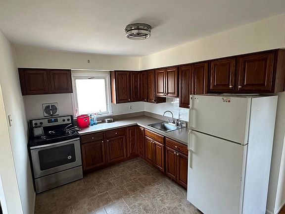 3rd image of 137 Nassau Blvd #2