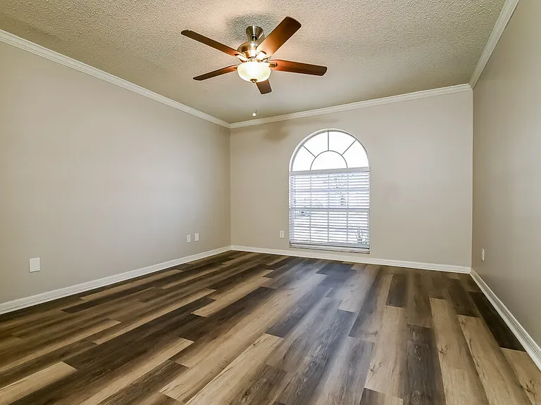 1111 Hardwood Dr — Photo 8
