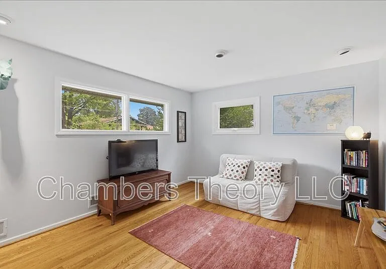 912 N Lexington St — Photo 5