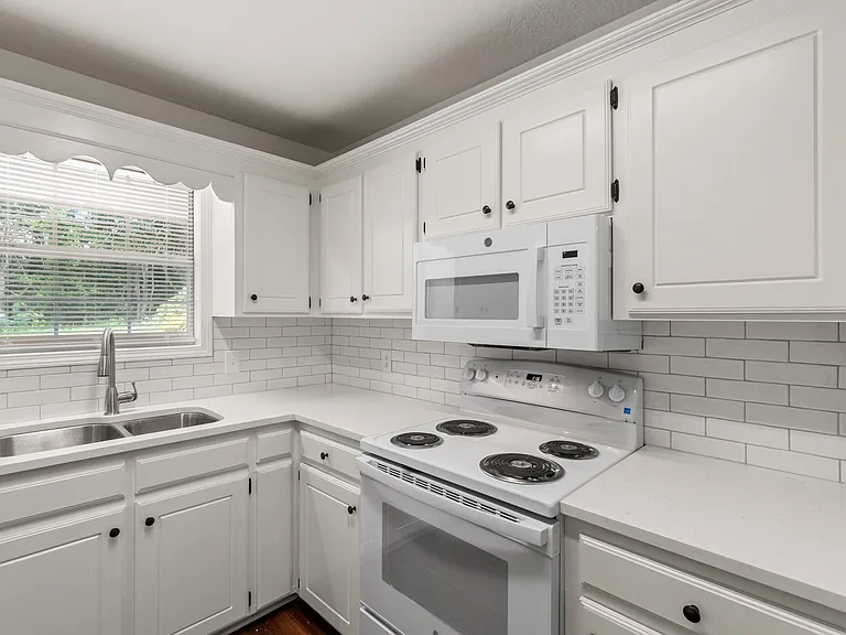 44 Griffith Rd #3 — Photo 6