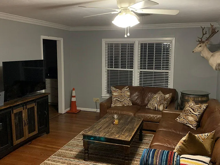 808 S Gray St — Photo 2