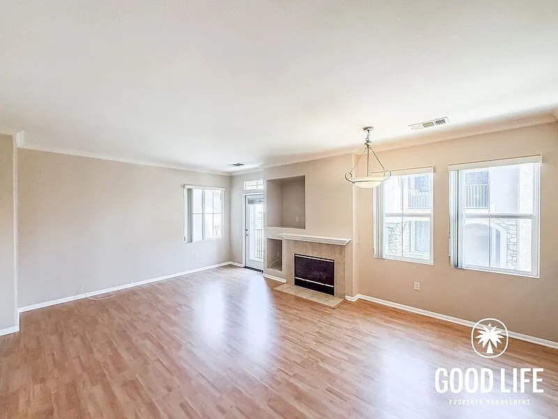 2 bed, 2.0 bath, 1148 sqft, $3,300 — Photo 2