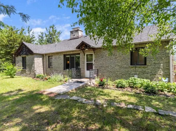4176 Highway 66 #M, Charlevoix, MI 49720