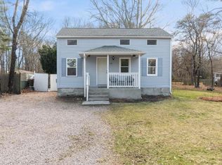 34 Bowling Ln, Bradford, RI 02808