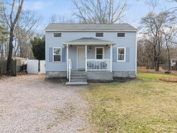 34 Bowling Ln, Bradford, RI 02808