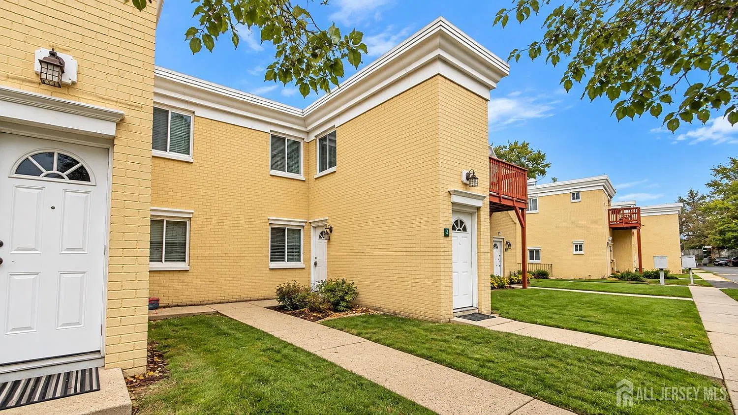 1 bed, 1.0 bath, 953 sqft, $2,100 — Photo 1