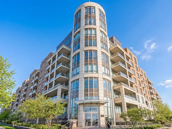 2480 Prince Michael Dr #121, Oakville, ON L6H 0H1