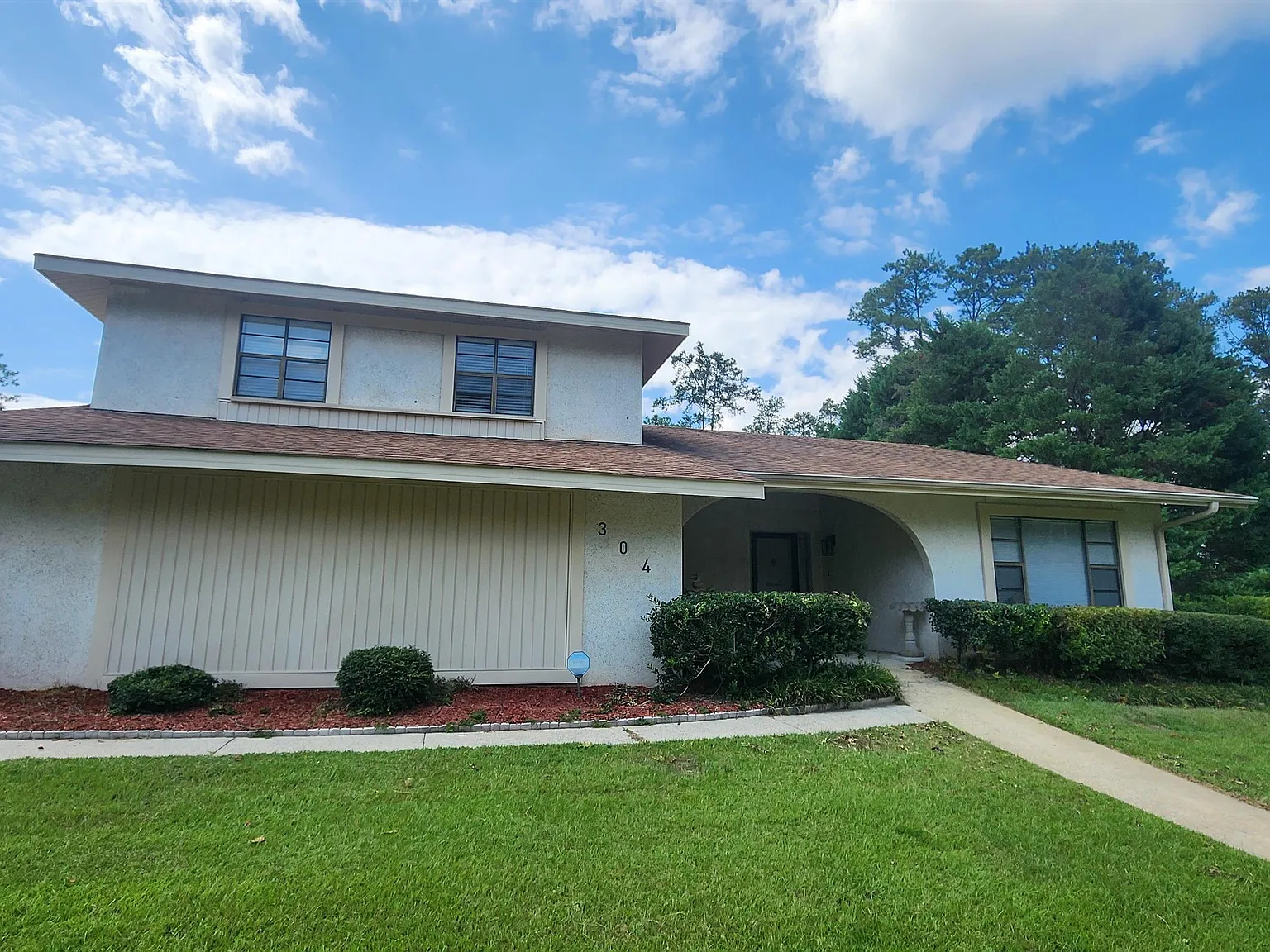 4 bed, 3.0 bath, 2634 sqft, $2,500 — Photo 2