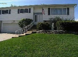 9071 Primrose Ln, Hickory Hills, IL