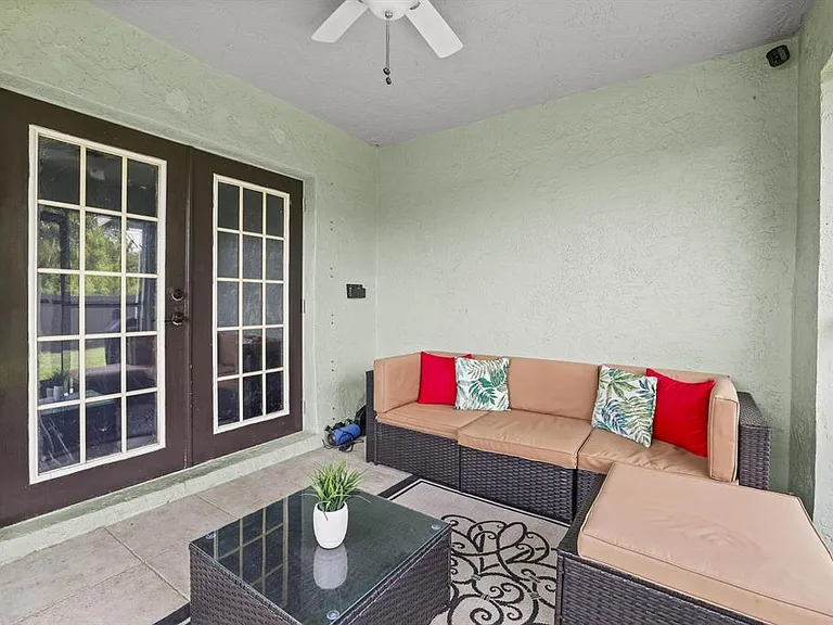 401 NW 16th Pl — Photo 15
