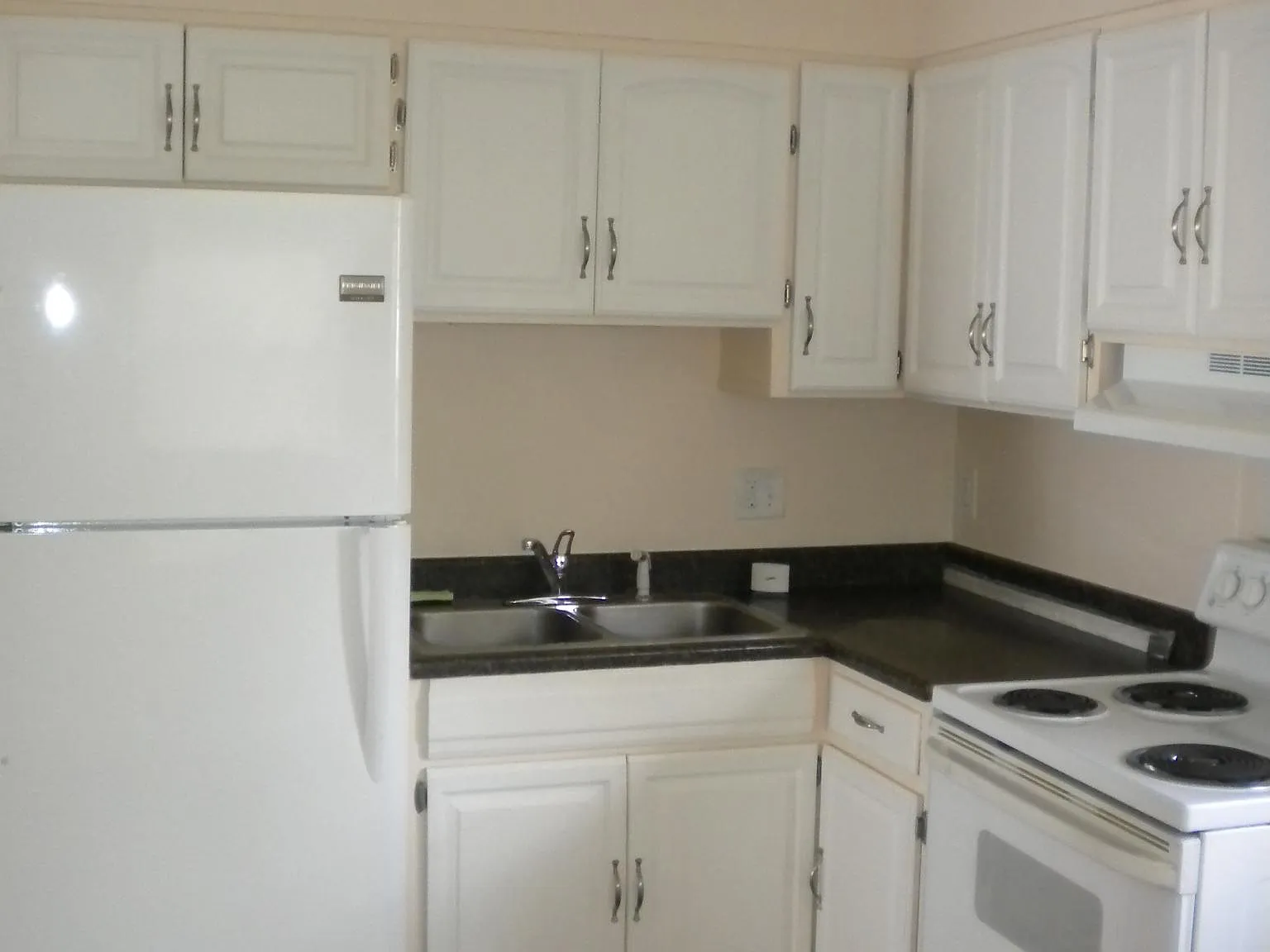 2 bed, 810 sqft, $995 — Photo 3