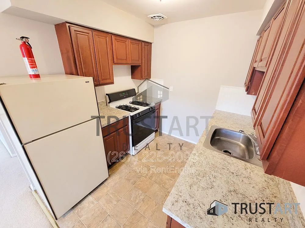 2 bed, 1.0 bath, $1,250 — Photo 3