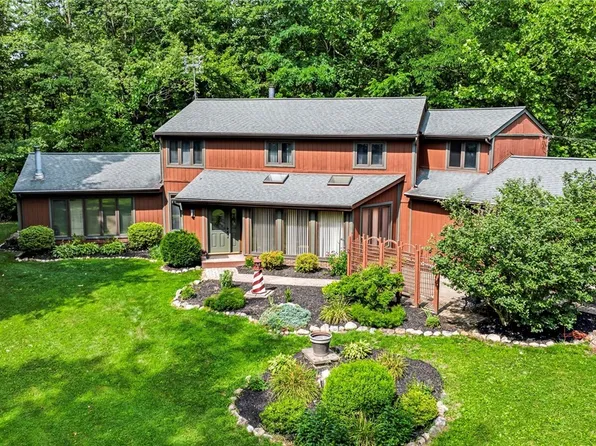 10182 Mulberry Rd, Chardon, OH 44024