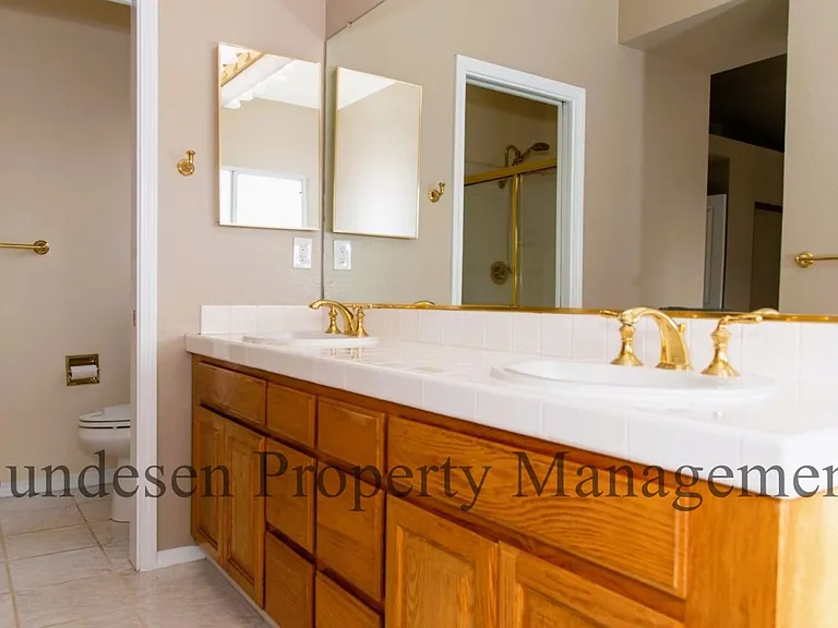 806 Wine Ct — Photo 13