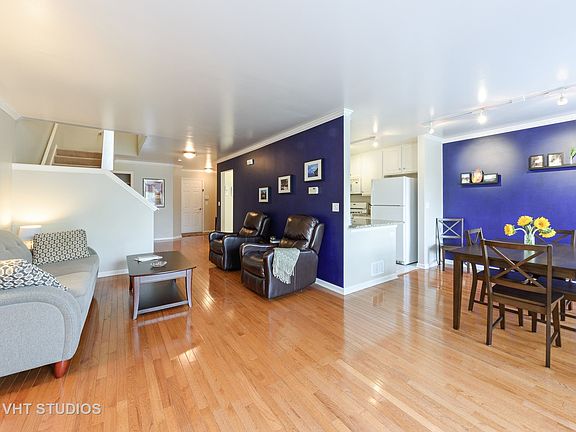 3rd image of 1028 N Earls Ct