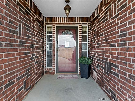 5th image of 2931 E Rabbs Dr