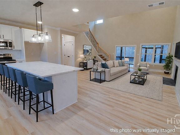 5th image of 1021 Pointe S