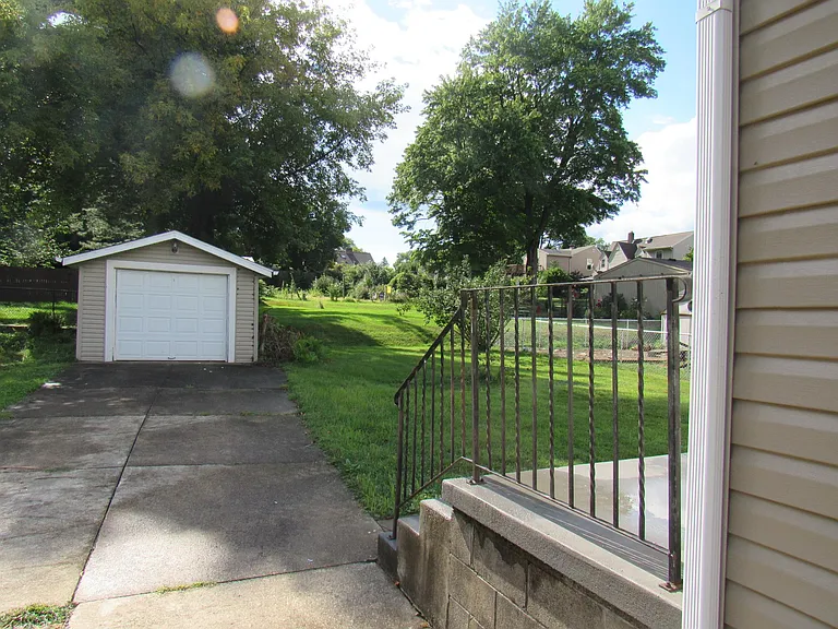 2360 Edwin Ave — Photo 5