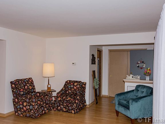 4th image of 16933 Woodlawn East Ave