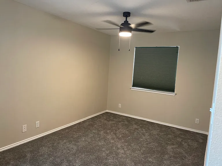 10306 Buescher Ln — Photo 14