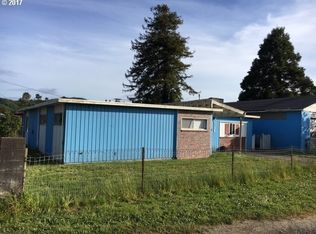 1135 N Lake Rd, Lakeside, OR 97449