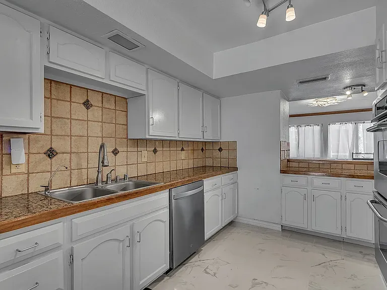 6433 Southpoint Dr — Photo 13