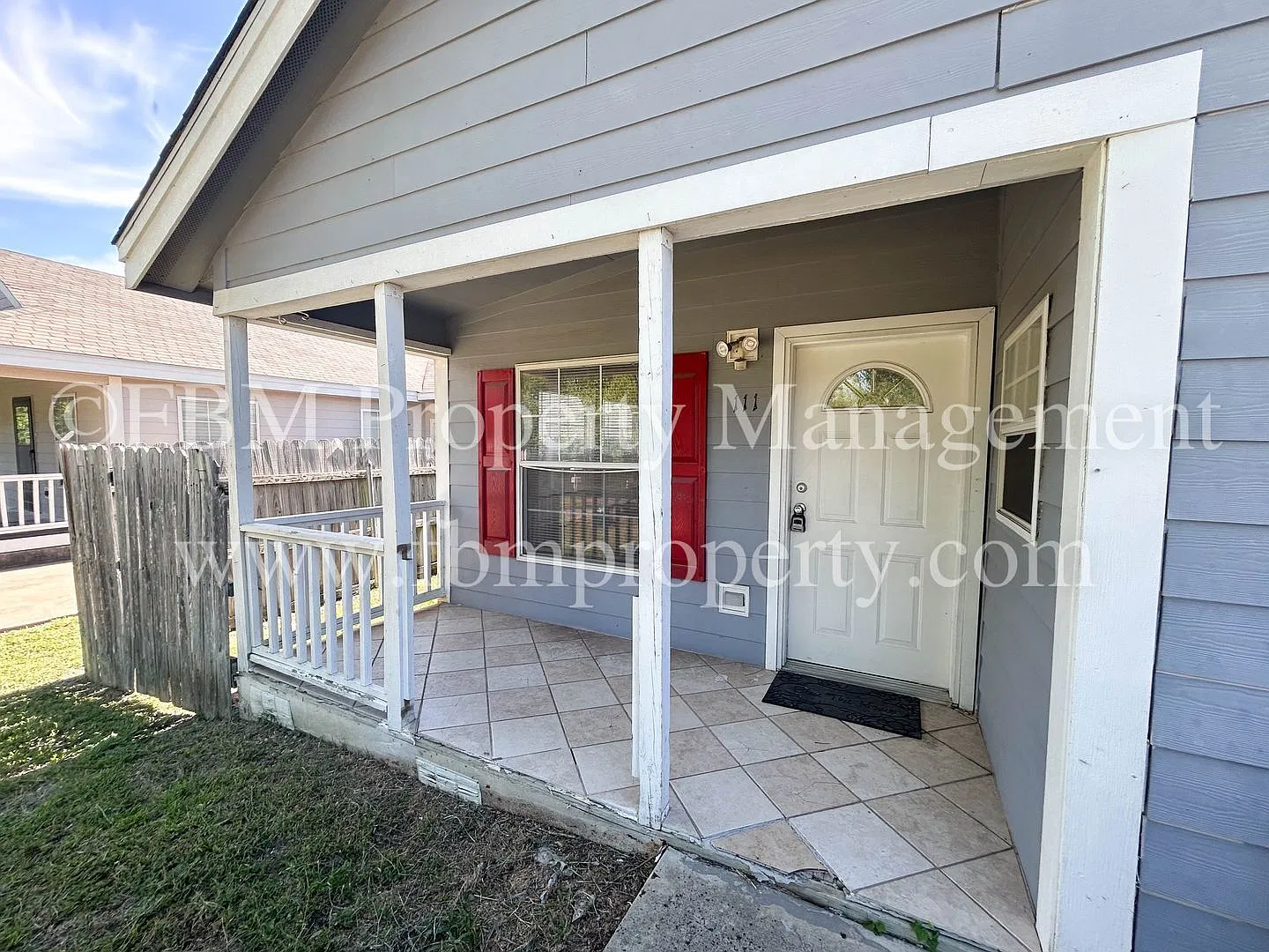 3 bed, 2.0 bath, 1218 sqft, $1,900 — Photo 2
